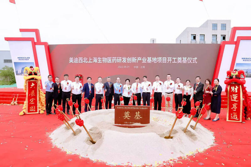 众领导为pp电子普瑞奠基培土.jpg 众领导为pp电子普瑞奠基培土.jpg